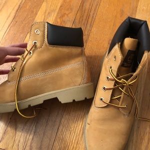 ALMOST NEW TIMBERLANDS